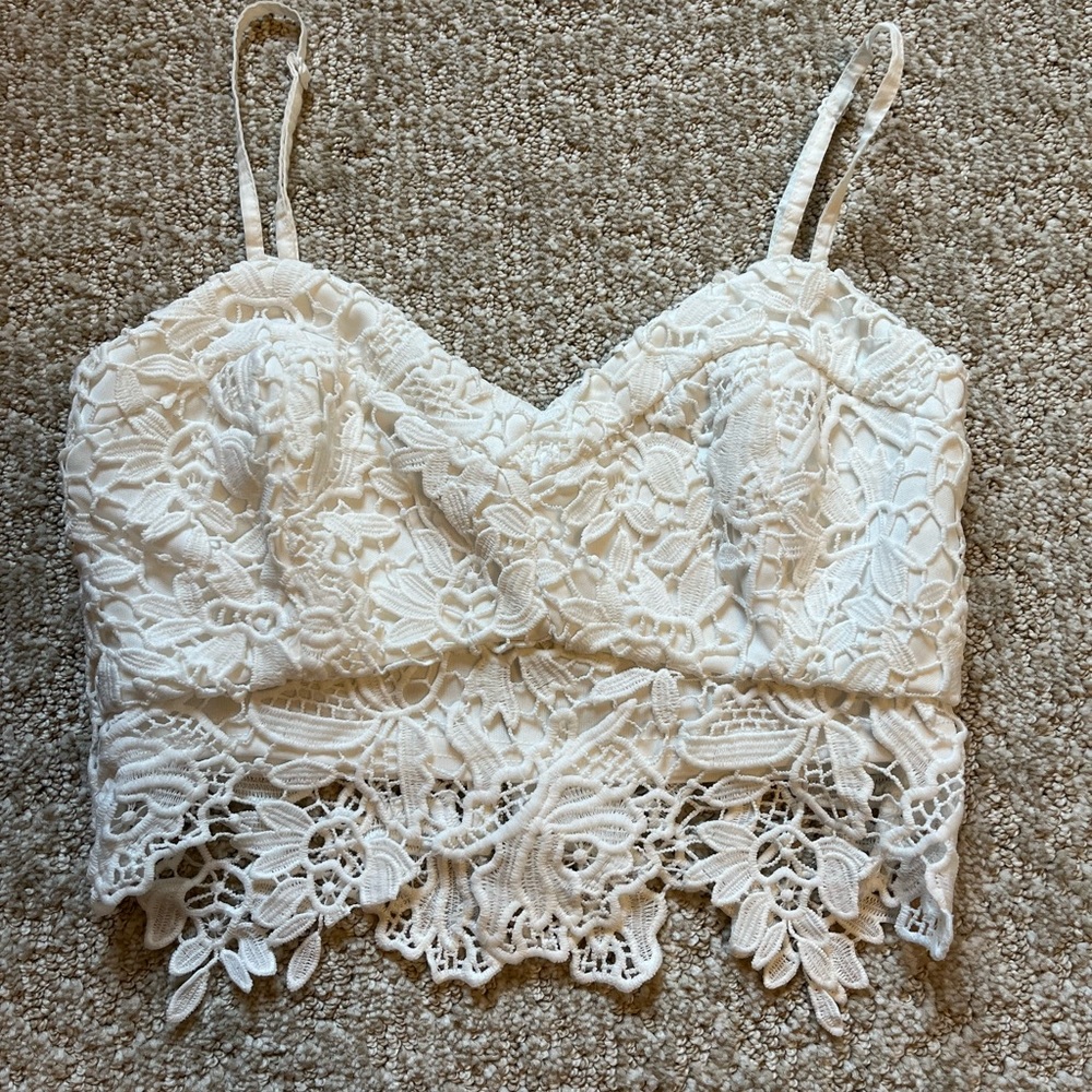 Lace Floral Crop Top (lined) - white